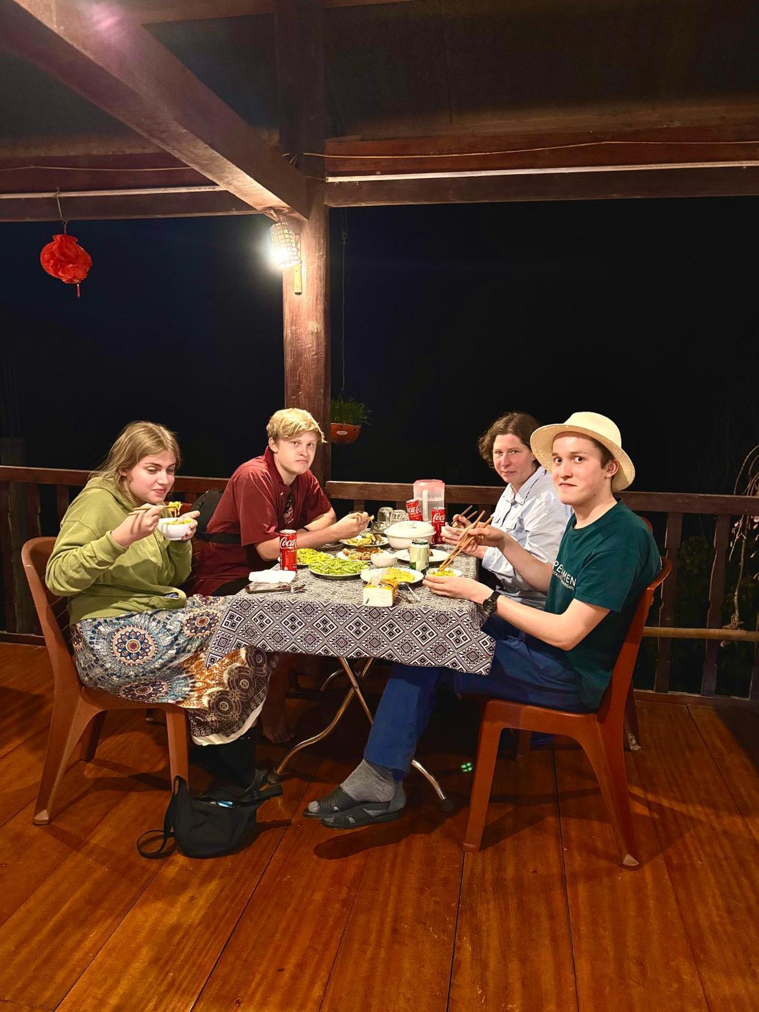 Ba Be Lake-Huyen Hao Homestay ภายนอก รูปภาพ